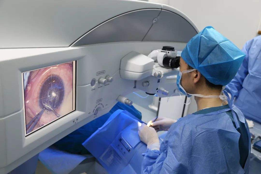 聊城验光师培训学校分享手术可以治疗近视吗？