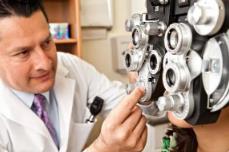 角膜接触镜的材料特性潍坊验光师分享