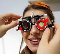 济南眼镜学校分享配眼镜和戴眼镜需要注意哪些问题